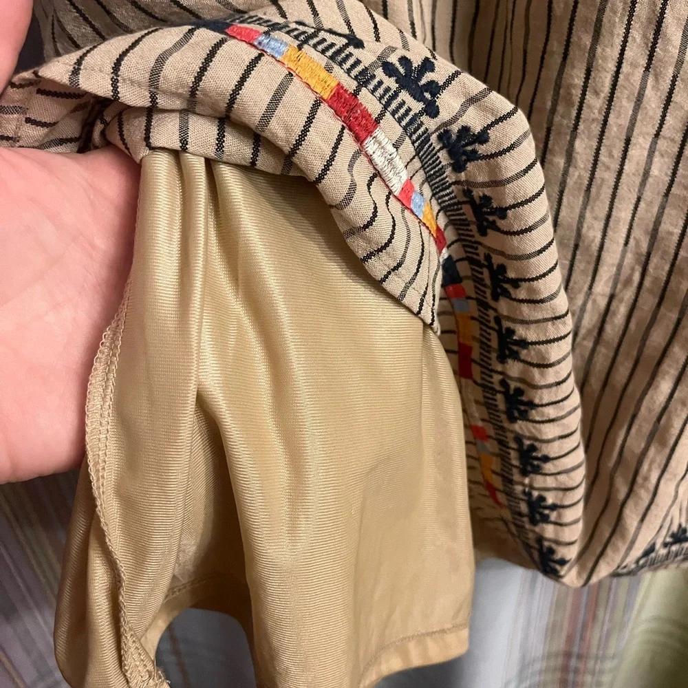 Embroidered striped shift dress tunic length tan casual THML size Large casual - Picture 10 of 10